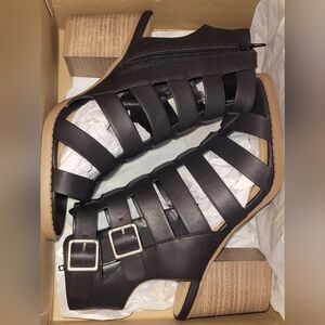 Soda Black Gladiator Zip-up Block Heel Sandals 7.5 NEW
